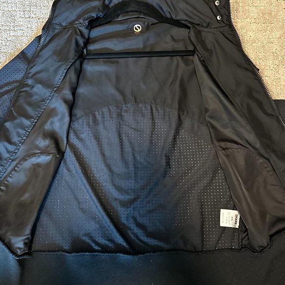 Peloton Women's Lightweight Zip Up Windbreaker in Black with Hidden Hood XS - Picture 6 of 7